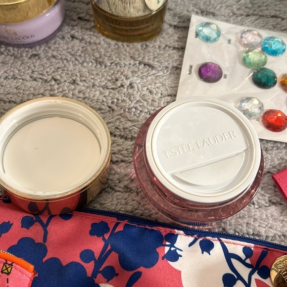 Empty Estée Lauder moisturizer jars with boxe and cover slips - Picture 3 of 4